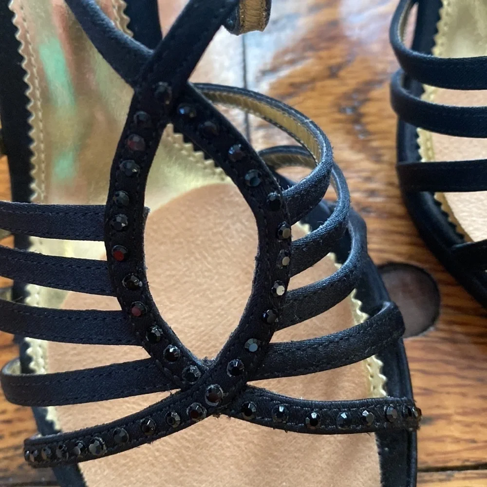 TOUCH of Nina black heels w stone detail size 7